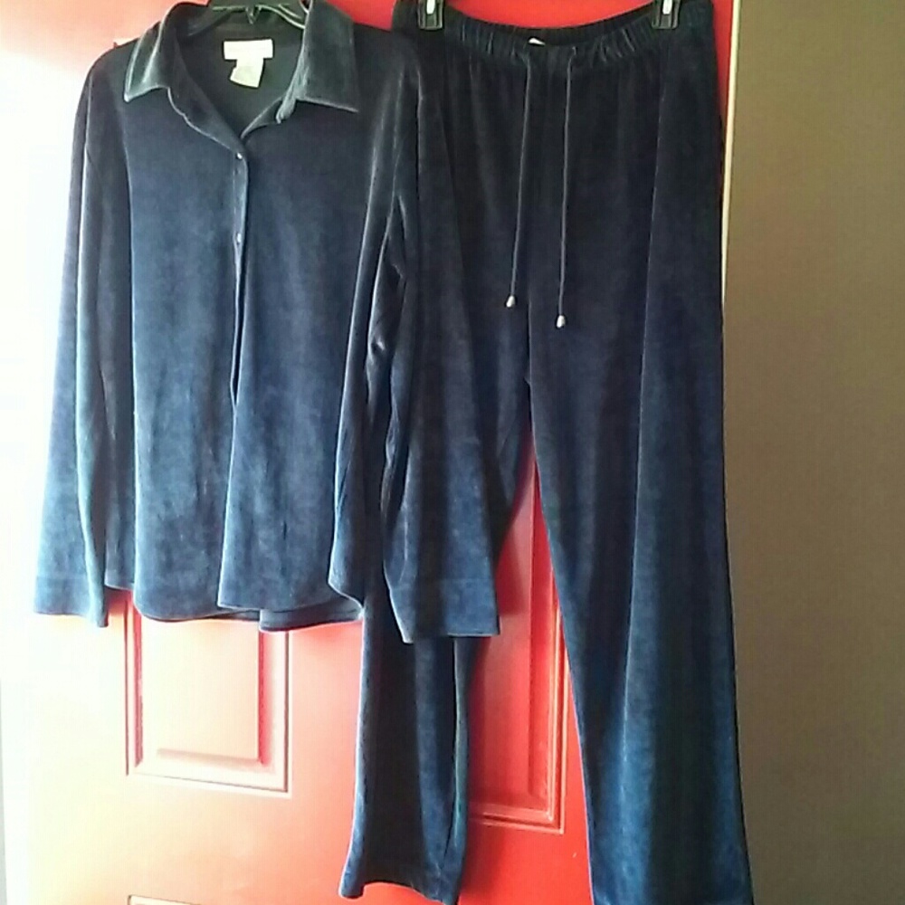 Navy blue Evan Picone velour two piece set